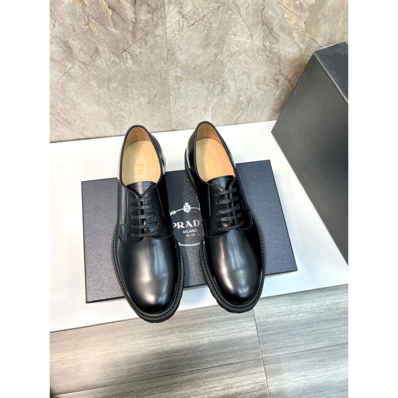 Pra*a leather shoes